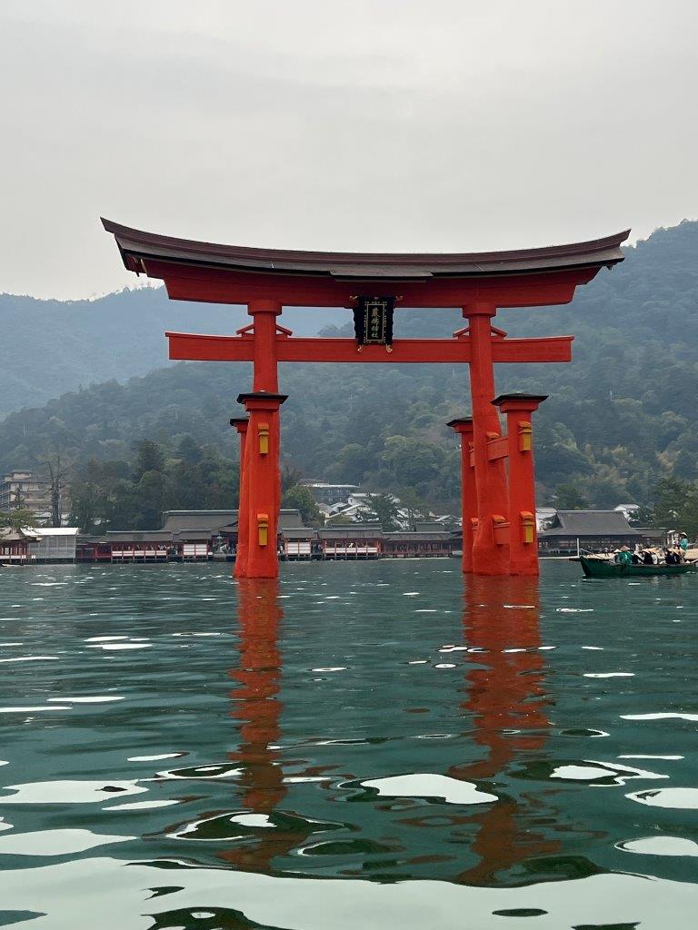 大鳥居と厳島神社